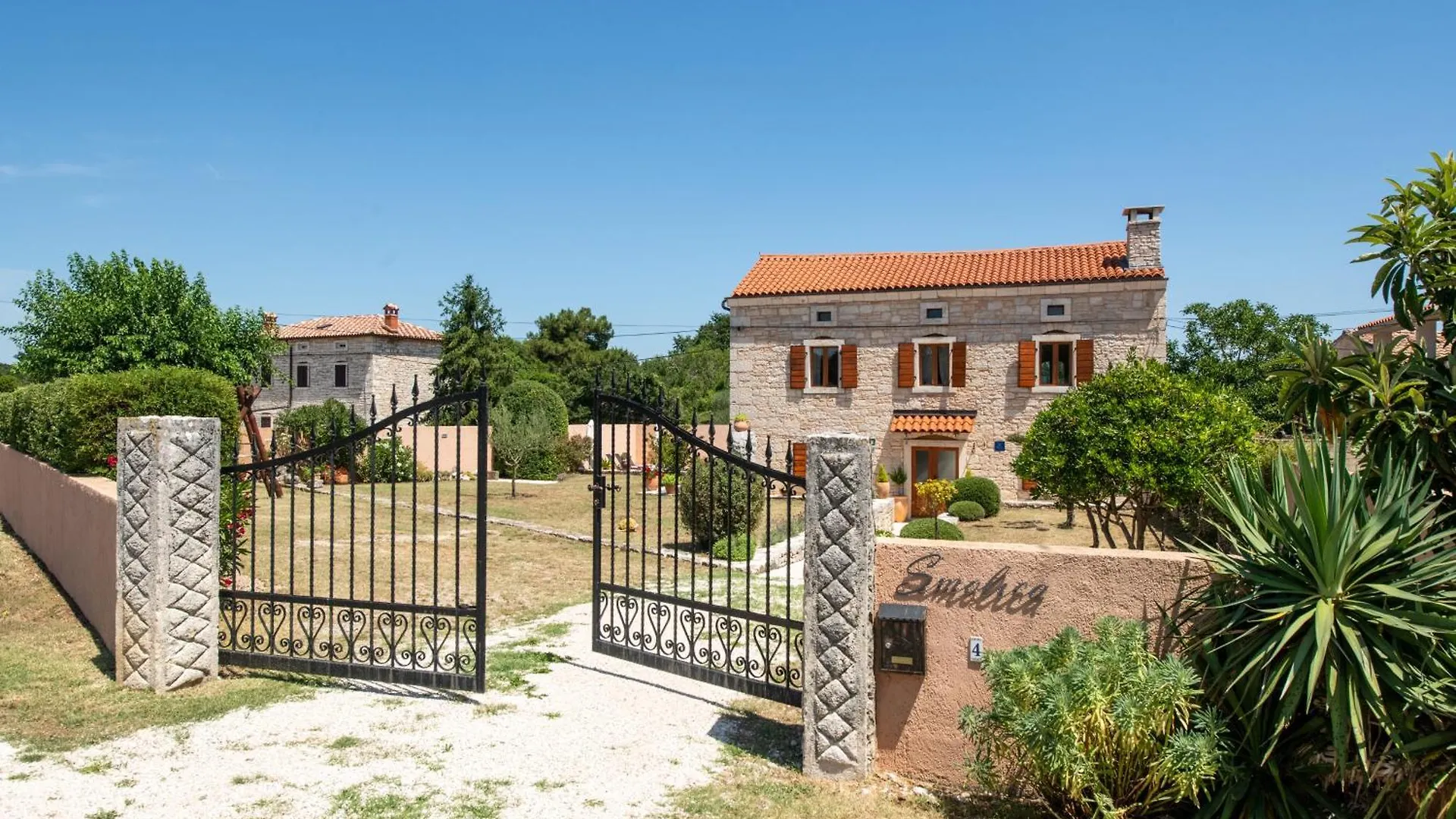 Villa Smolica Krnica